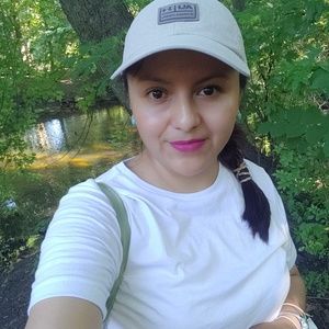 Meet your Posher, Laura